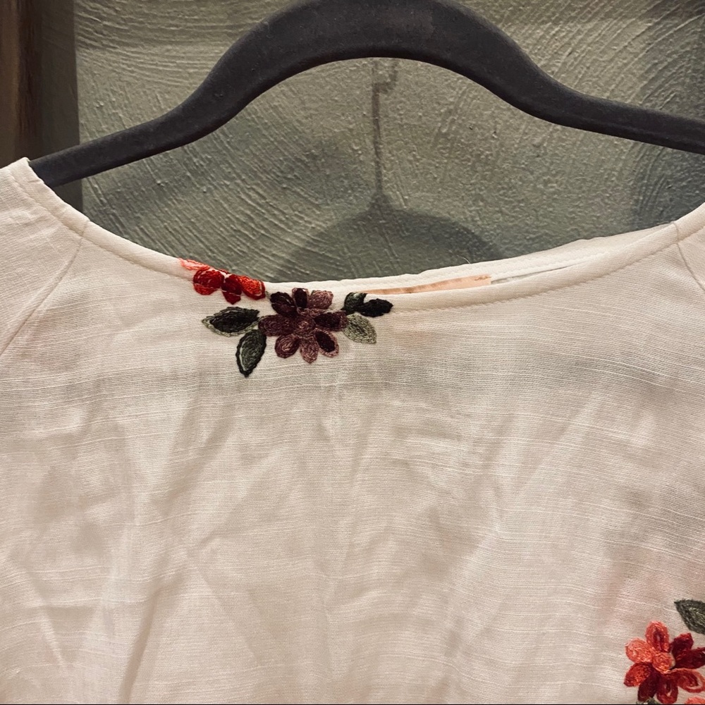 ✨NWT Gibson Latimer Embroidered Peplum Top - Picture 6 of 7